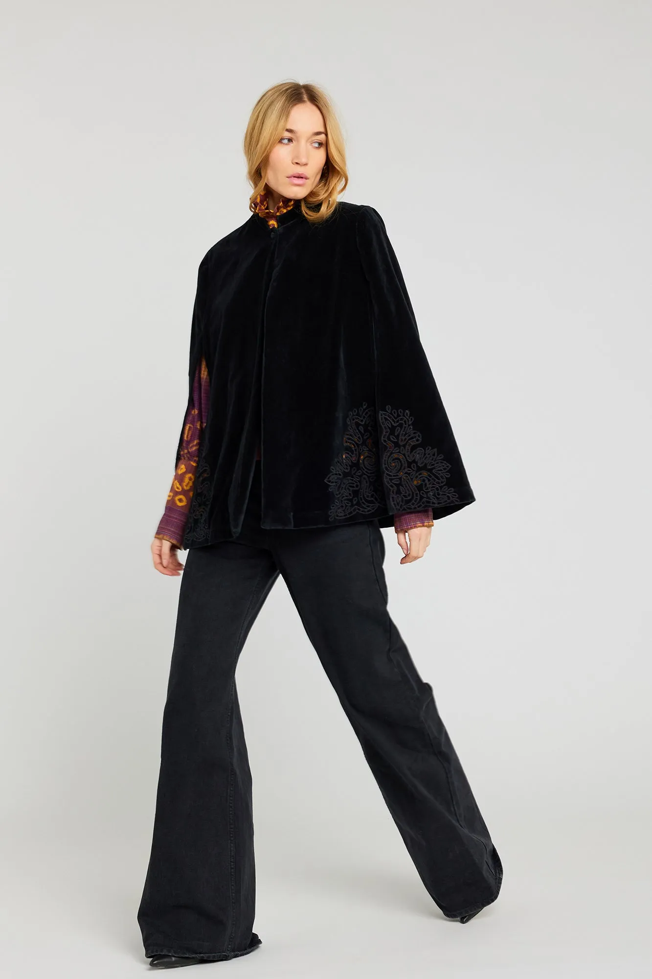 Cape en velours et dentelle noir LOVE